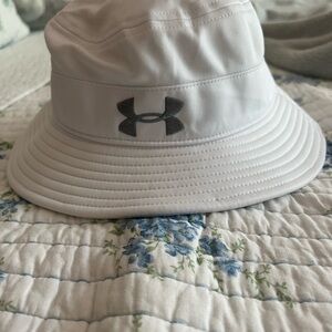 NWOT Under Armour hat size L
